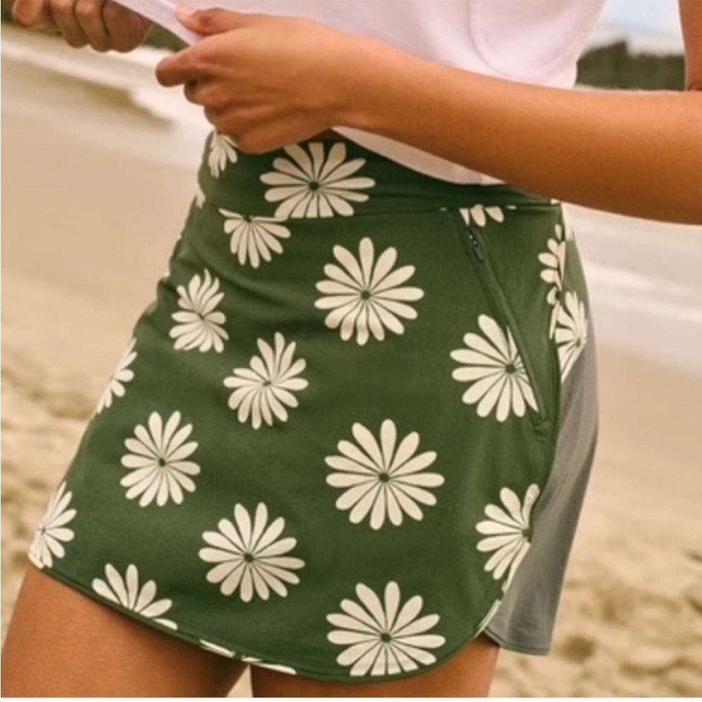 Outdoor Voices Olive Green Daisy-Print Skort